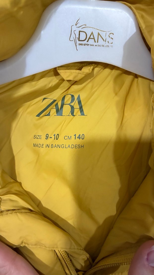 Sarı Kapüşonlu Kadın Şişme Yelek - Görsel 3