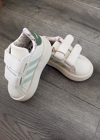 Adidas Ünisex spor ayakkabı