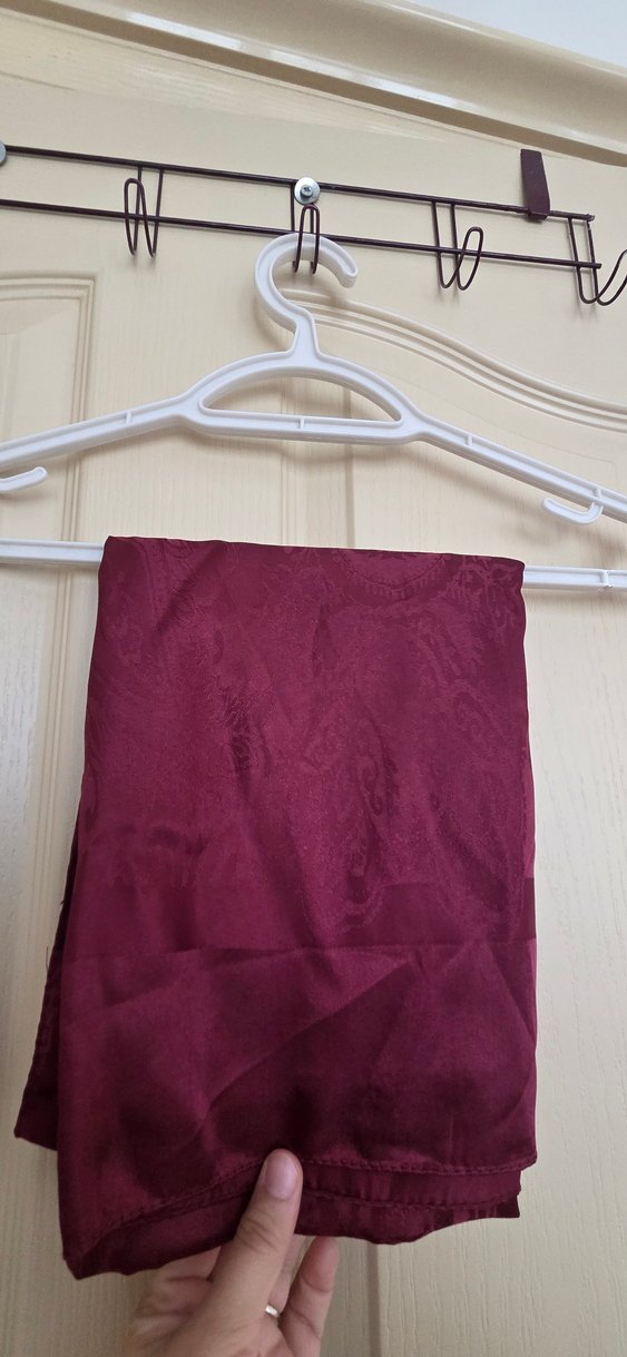 Bordo Dökümlü Kadın Şal - Görsel 3