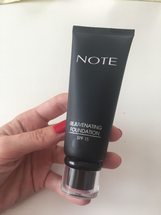 Note rujuvenating foundation spf 15
