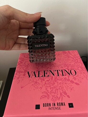 Valentino valentino donna born in roma intense