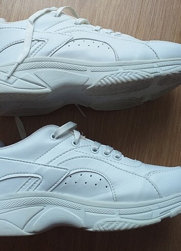 Polaris marka 38 numara beyaz spor ayakkabı 