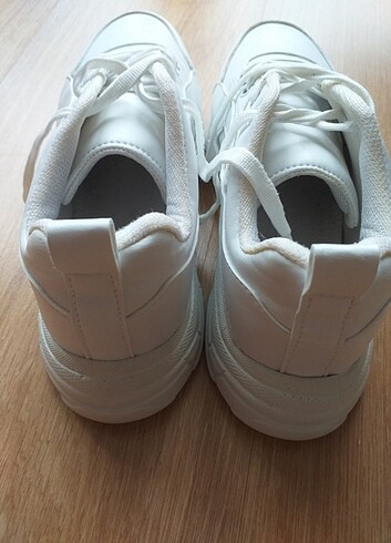 38 Beden Polaris marka 38 numara beyaz spor ayakkabı 