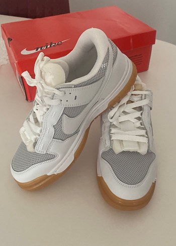 Nike Beyaz Gri Bağcıklı Unisex Spor Ayakkabı