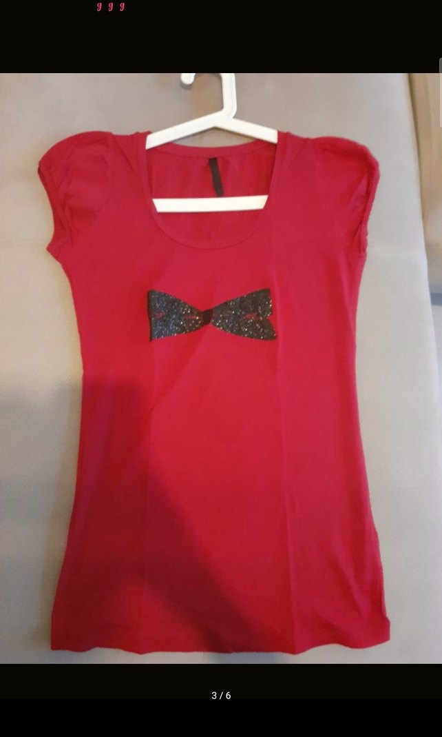 Kırmızı Parlak Fiyonk Detaylı Tişört - Görsel 2