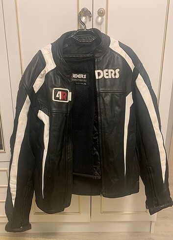 Erkek mont XXL lakin kalıb dar XL daha iyi olur