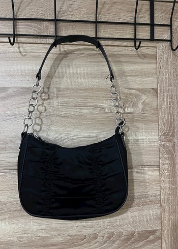 H&M Zincir Detaylı Siyah Gotik Kadın Çanta