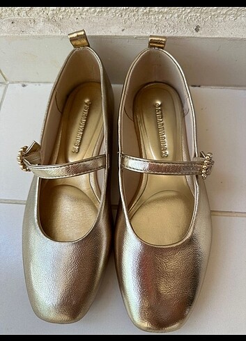 stradivarius gold bantlı babet