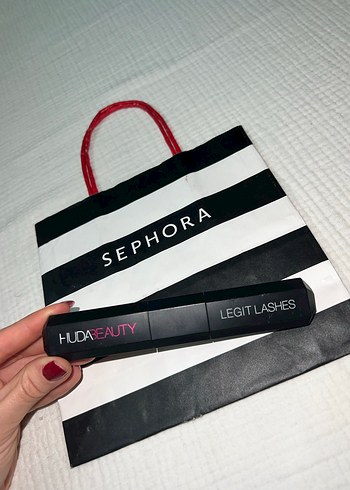 HUDA BEAUTY Çift Taraflı Siyah Maskara - Görsel 6