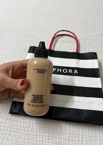 Mac Studio Face And Body Suya Dayanıklı Fondöten - Görsel 3