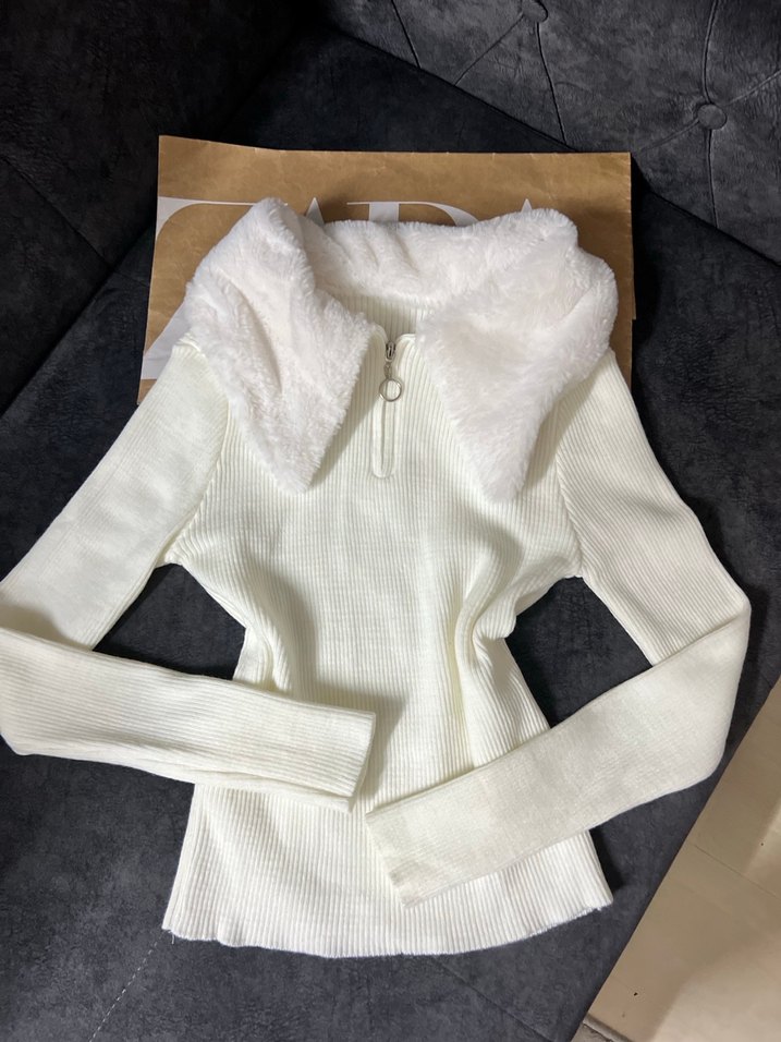 Kadın Beyaz Uzun Kollu Kürklü bluz - Görsel 2