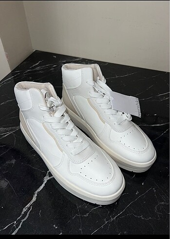 39 Beden Bershka ayakkabı