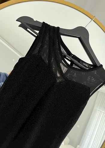 Siyah Drapeli Uzun V Yaka Kolsuz Elbise - Görsel 2