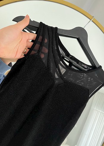 Siyah Drapeli Uzun V Yaka Kolsuz Elbise - Görsel 3