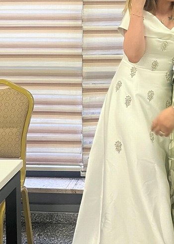 Drapeli Beyaz Midi Straplez Nişan Elbisesi - Görsel 2