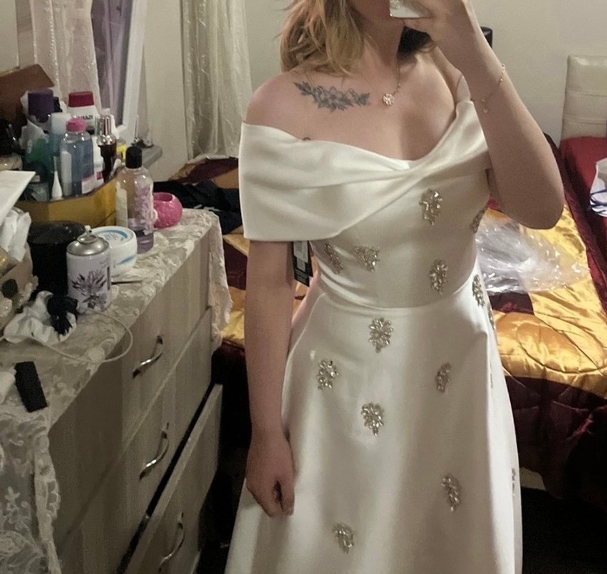 Drapeli Beyaz Midi Straplez Nişan Elbisesi - Görsel 3