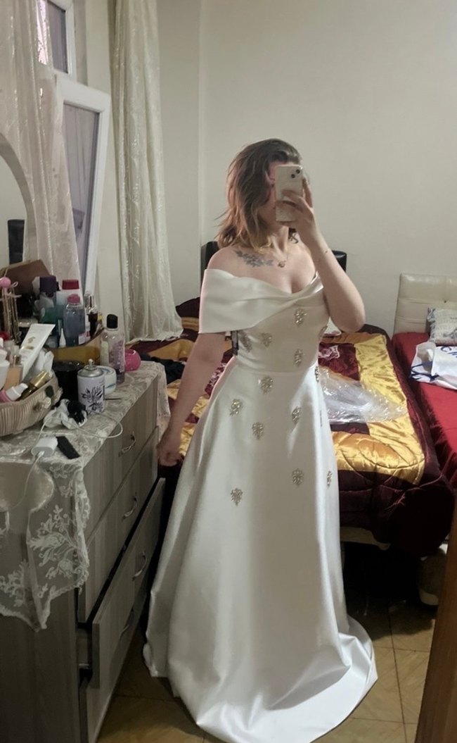 Drapeli Beyaz Midi Straplez Nişan Elbisesi - Görsel 4