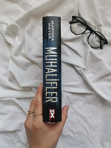  Muhalifler/Marissa Meyer Dex Yayınları