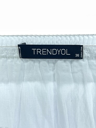 38 Beden beyaz Renk Trendyol & Milla Bluz %70 İndirimli.