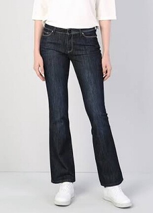 Mavi jeans çizme paça siyah likralı kot