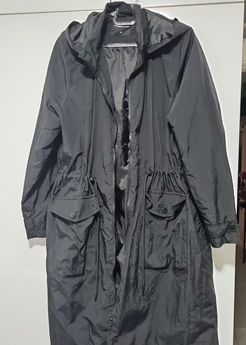 LC Waikiki Siyah Uzun Kapusonlu Yagmurluk