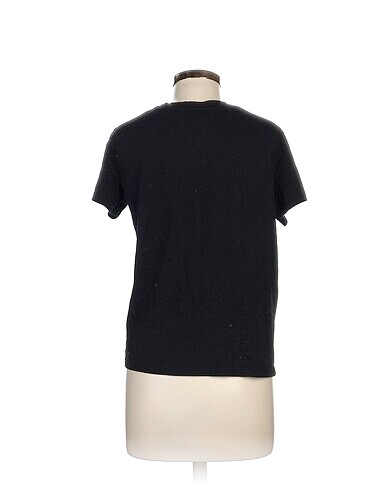 m Beden Defacto T-shirt %70 İndirimli.