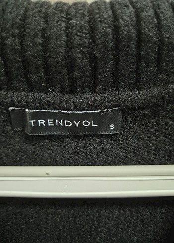 Trendyol & Milla V Yakalı Siyah Triko Kadın Kazak