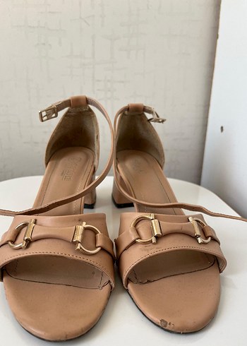 Bej Deri Tokalı Kadın Topuklu Ayakkabı - Görsel 2