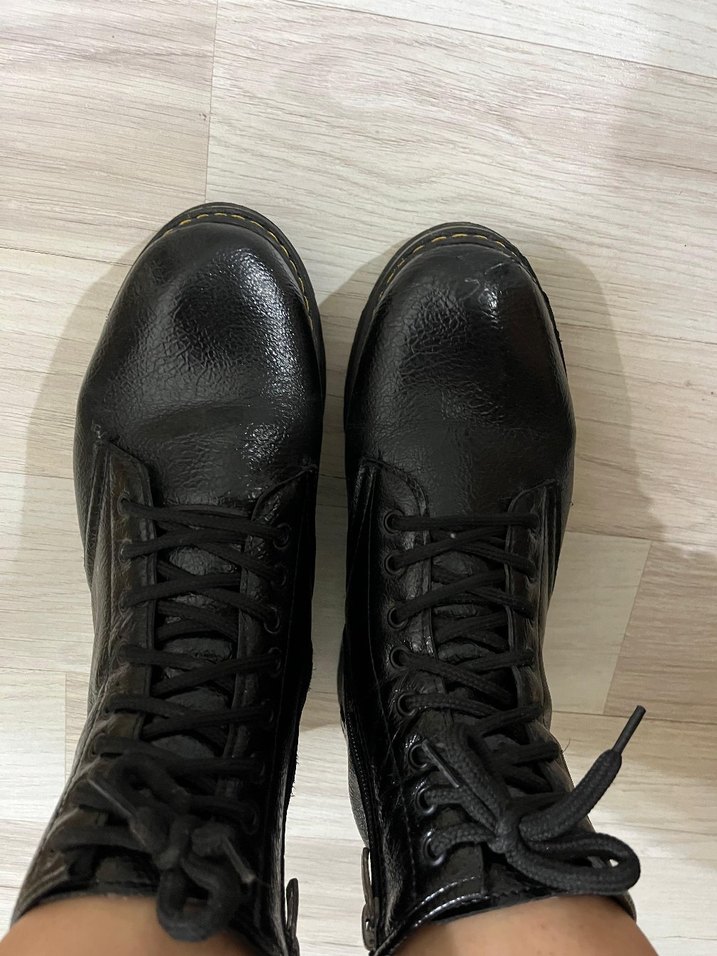 Siyah Yılan Derisi Desenli Bağcıklı Kadın Bot - Görsel 3