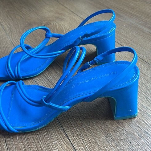 38 Beden mavi Renk Pull&bear sandalet