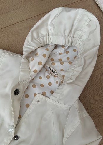 Kız Çocuk Beyaz Fırfırlı Yağmurluk - Görsel 3