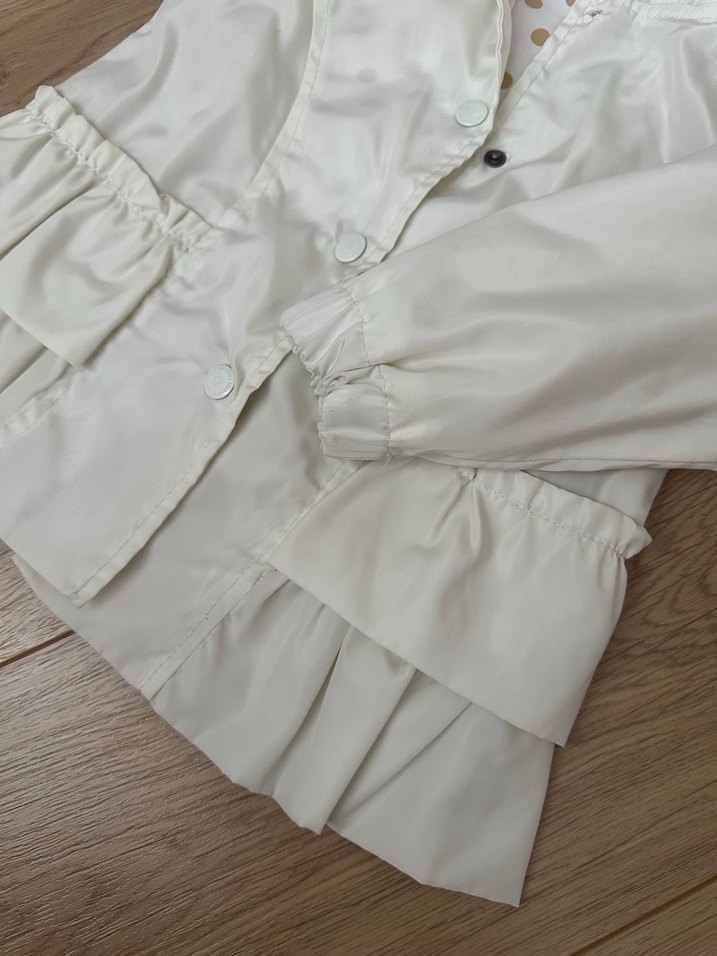 Kız Çocuk Beyaz Fırfırlı Yağmurluk - Görsel 2