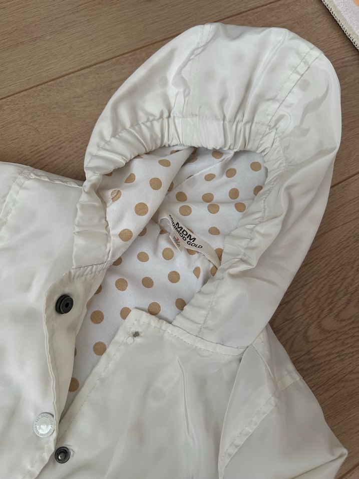Kız Çocuk Beyaz Fırfırlı Yağmurluk - Görsel 3