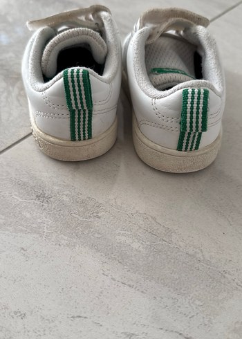 21 Beden Erkek Çocuk Beyaz Adidas Spor Ayakkabı