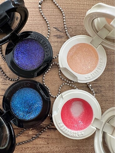 Beden Anna Sui lip gloss