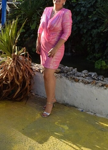 Pembe payetli elbise 