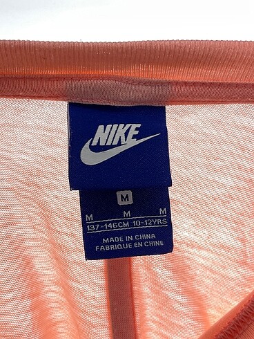 m Beden çeşitli Renk Nike T-shirt %70 İndirimli.