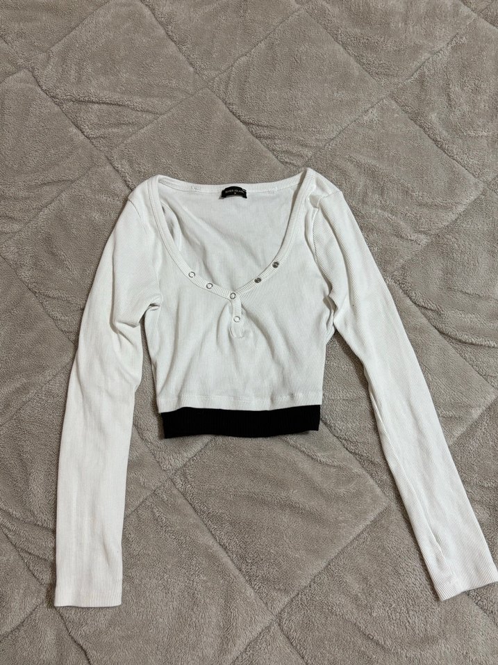 Uzun Kollu V Yaka Beyaz Crop Top - Görsel 2