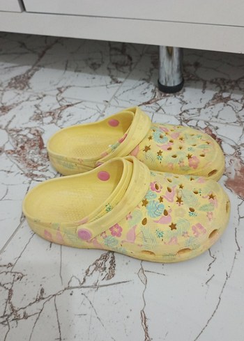 Sarı Bağcıklı Kız Çocuk Terlik - Görsel 2