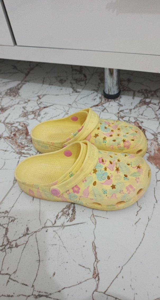 Sarı Bağcıklı Kız Çocuk Terlik - Görsel 2