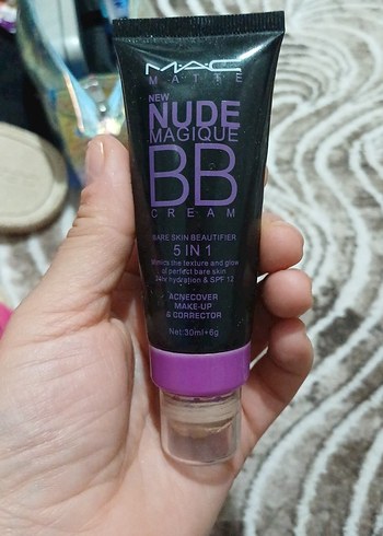 Beden MAC NUDE MAGIQUE BB Krem 5in1 Koyu Mor