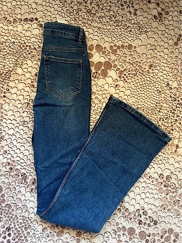 Trendyol & Milla Milla önden düşmeli yüksek bel flare jeans