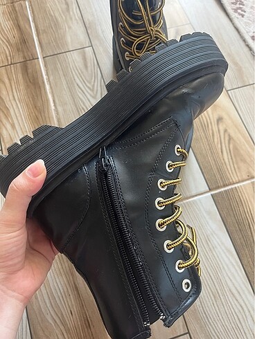 35 Beden siyah Renk PULL BEAR SİYAH BOT