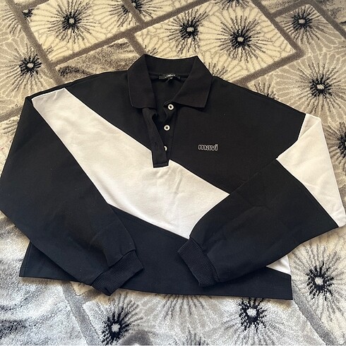 Mavi kadın crop tarzı sweatshirt