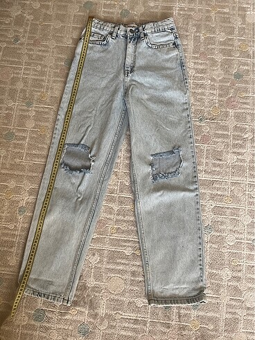 Bershka Straight dizi yırtık detaylı kadın jeans