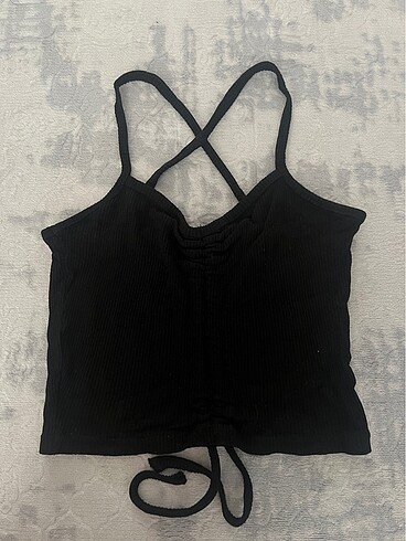 Bershka sırt dekolteli siyah crop üst