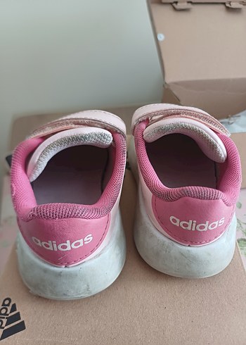 Adidas Kız Çocukları için Pembe Cırt Cırtlı Spor Ayakkabı
