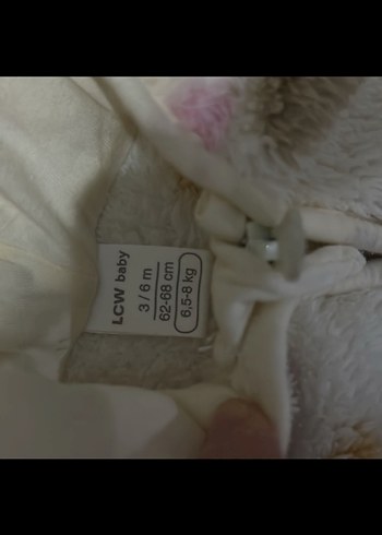 Kapüşonlu, baskılı, kürklü beyaz bebek tulumu - Görsel 2