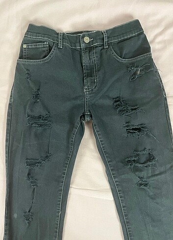 Yırtık Siyah Kot Pantolon 