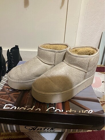 Bej Ugg